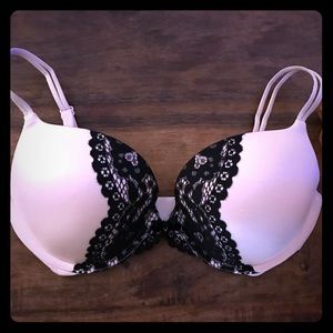 Victoria’s Secret Very Sexy Bra Nude/Black 32DD